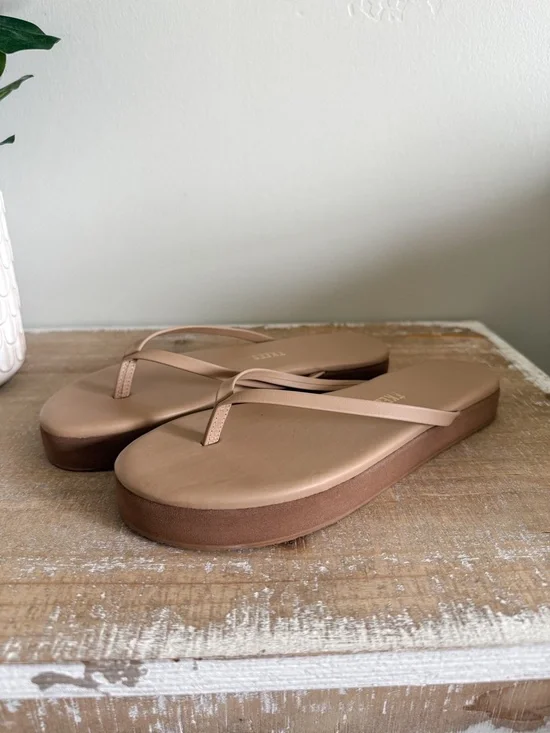 Tkees Lily Platform Sandals — Size 7 - Picture 2 of 8